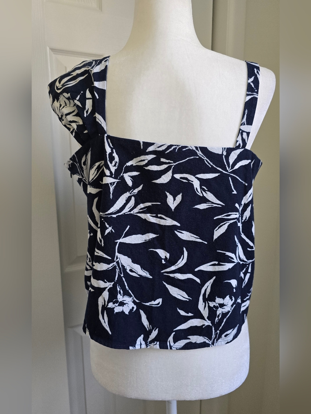 Maeve Navy and White Floral Top Size Medium - Picture 2 of 8